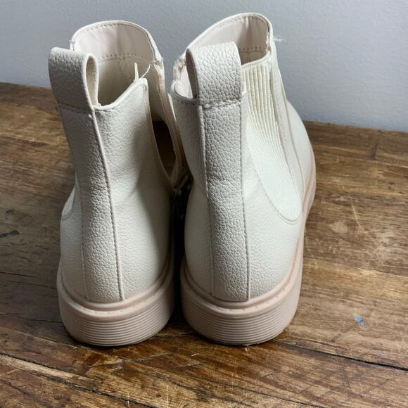 Cat & Jack Girls booties size 4 - Picture 4 of 7